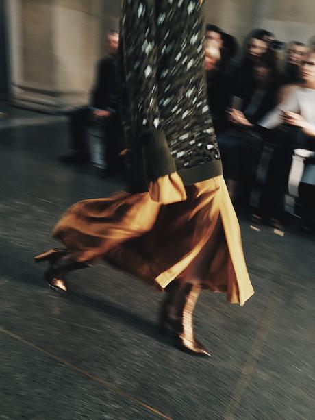 Topshop_Unique-Khaki_Trousers-VNeck_Sweater-Suede_Jacket-Bow_Shoes-Outfit-LFW-London_Fashion_Week_Fall_2016-Street_Style-55