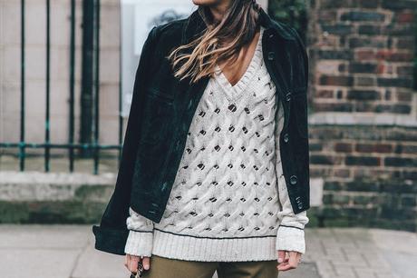 Topshop_Unique-Khaki_Trousers-VNeck_Sweater-Suede_Jacket-Bow_Shoes-Outfit-LFW-London_Fashion_Week_Fall_2016-Street_Style-37