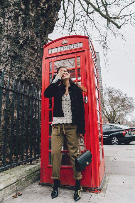 Topshop_Unique-Khaki_Trousers-VNeck_Sweater-Suede_Jacket-Bow_Shoes-Outfit-LFW-London_Fashion_Week_Fall_2016-Street_Style-26