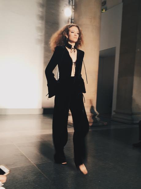 Topshop_Unique-Khaki_Trousers-VNeck_Sweater-Suede_Jacket-Bow_Shoes-Outfit-LFW-London_Fashion_Week_Fall_2016-Street_Style-51