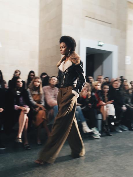 Topshop_Unique-Khaki_Trousers-VNeck_Sweater-Suede_Jacket-Bow_Shoes-Outfit-LFW-London_Fashion_Week_Fall_2016-Street_Style-68