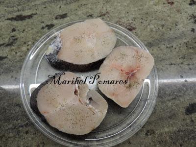 Merluza a la plancha con patatas, alcachofas y champiñon a la plancha.