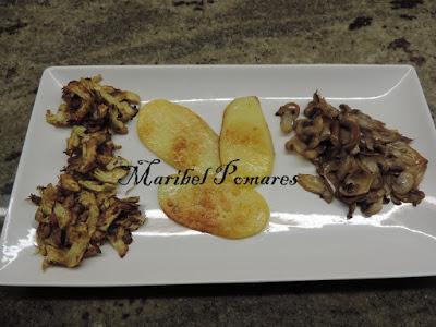 Merluza a la plancha con patatas, alcachofas y champiñon a la plancha.