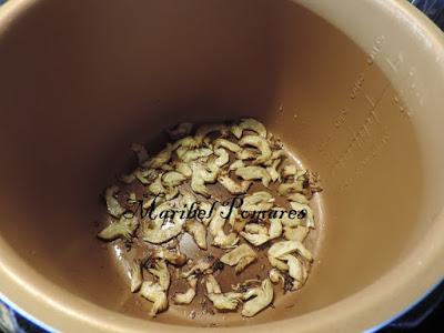 Merluza a la plancha con patatas, alcachofas y champiñon a la plancha.