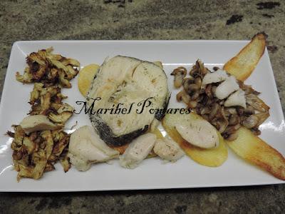 Merluza a la plancha con patatas, alcachofas y champiñon a la plancha.