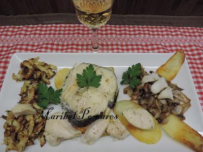 Merluza a la plancha con patatas, alcachofas y champiñon a la plancha.