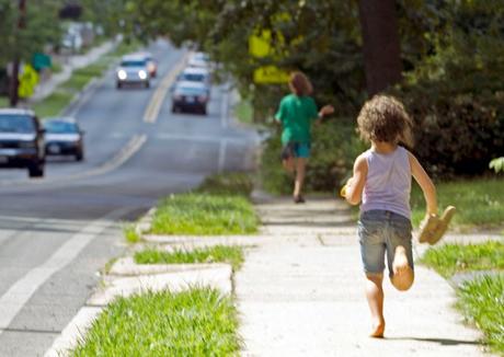 Niños solos en casa