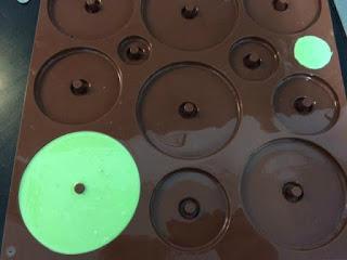 HUEVO DE PASCUA DE COLORES