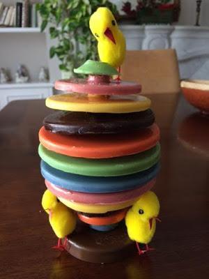 HUEVO DE PASCUA DE COLORES