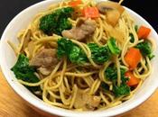 Noodles secreto iberico, kale, zanahorias champiñones