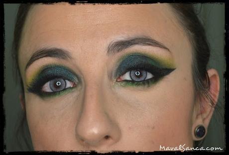 Tutorial / Paso a Paso: Maquillaje en Verdes: Pigmento Petrol Black de Barry M