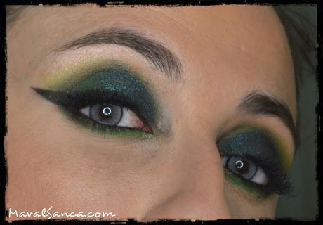 Tutorial / Paso a Paso: Maquillaje en Verdes: Pigmento Petrol Black de Barry M