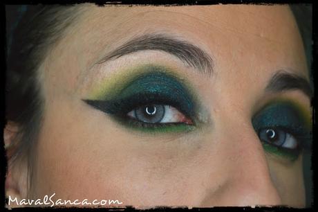 Tutorial / Paso a Paso: Maquillaje en Verdes: Pigmento Petrol Black de Barry M