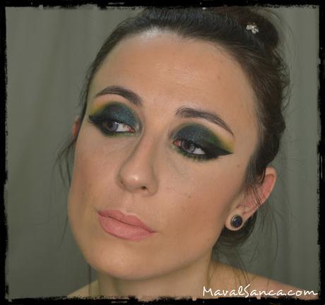 Tutorial / Paso a Paso: Maquillaje en Verdes: Pigmento Petrol Black de Barry M