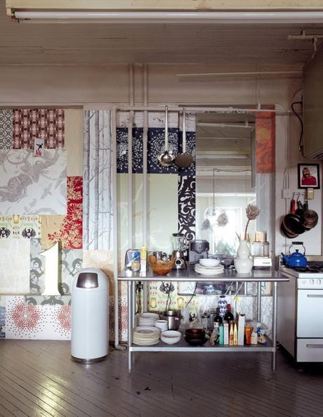 pared con muchos papeles de pared