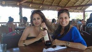 Sindy (Izquierda) y Yanuaria (Derecha) en la actividad de los periodistas en el Lago de los Sueños.