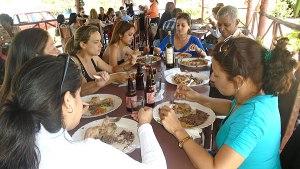 Periodistas comparten en la Jornada de la Prensa.