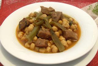 Garbanzos con pavo y borraja