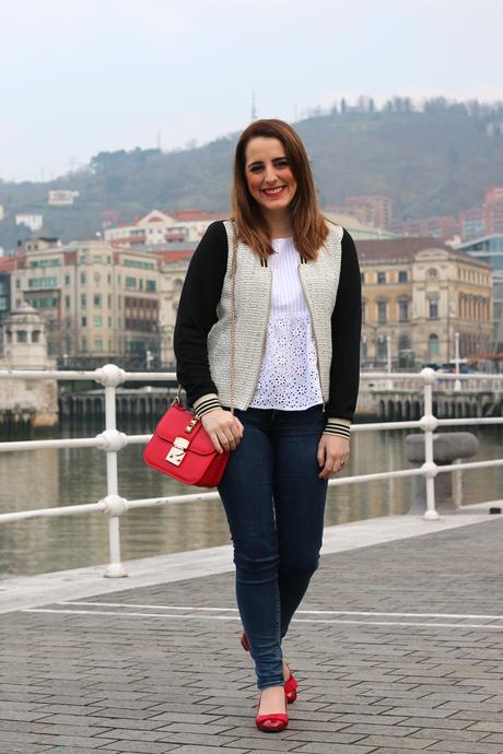 Outfit con la tendencia de primavera: bomber