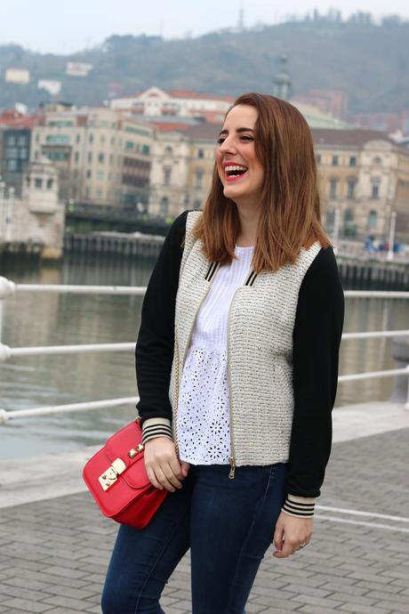 Outfit con la tendencia de primavera: bomber