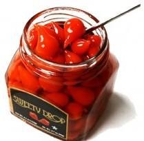 Ensalada con lágrimas de pimiento y huevos rellenos