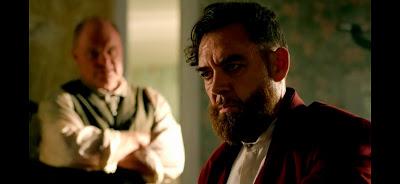 Este hombre es un grandísimo hijo de puta... y su familia también.