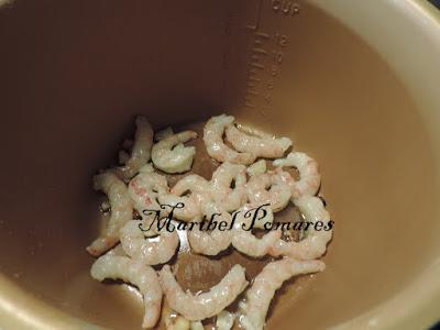 Anguriñas con gambones al ajillo.