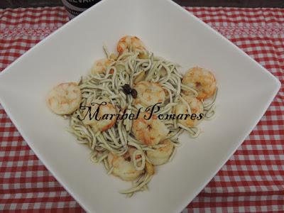 Anguriñas con gambones al ajillo.