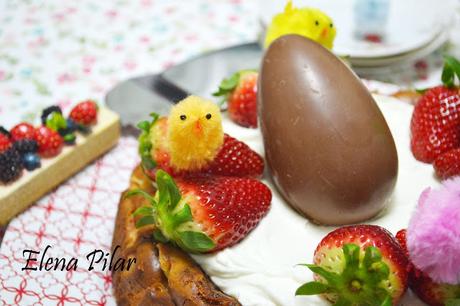 Cheesecake de chocolate blanco con relleno de fresas naturales