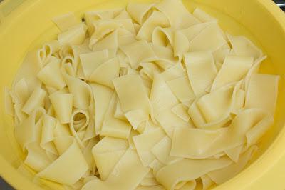 Pasta al vozka con calabacín y bacon de pavo