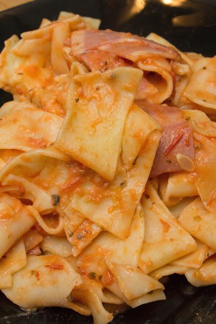 Pasta al vozka con calabacín y bacon de pavo