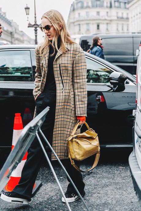 PFW-Paris_Fashion_Week_Fall_2016-Street_Style-Collage_Vintage-Stella_McCartney-Alexandra_Karl-Loewe_Puzzle-Checked_COat-Sneakers-