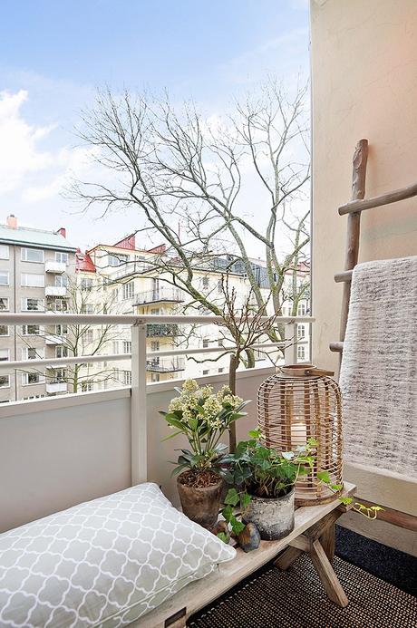 madera natural interiores espacios pequeños estilo nórdico escandinavo encimeras de mármol decoración moderna decoración mini pisos cocina nórdica moderna cocina blanca blog interiores nórdicos blog decoración nórdica 