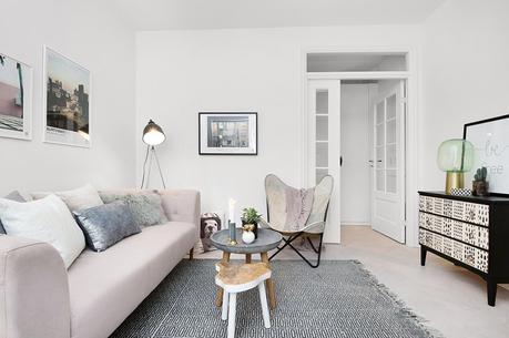 madera natural interiores espacios pequeños estilo nórdico escandinavo encimeras de mármol decoración moderna decoración mini pisos cocina nórdica moderna cocina blanca blog interiores nórdicos blog decoración nórdica 