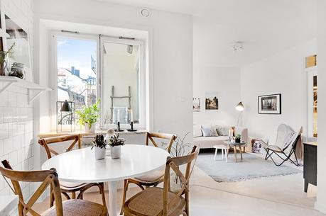 madera natural interiores espacios pequeños estilo nórdico escandinavo encimeras de mármol decoración moderna decoración mini pisos cocina nórdica moderna cocina blanca blog interiores nórdicos blog decoración nórdica 