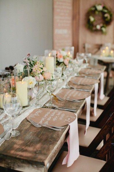 (Foto 5 de 7) Mesa de boda romántico y de estilo rustic chic con mantel de encaje. Imagen modwedding.com, Galeria de fotos de Caminos de encaje para decorar las mesas de tu boda: 