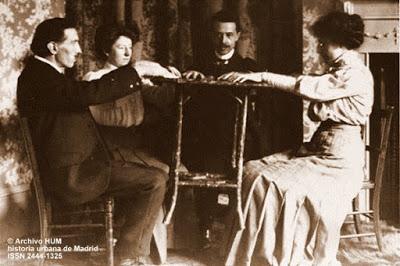 La mesa giratoria y espiritismo en las calles de Madrid