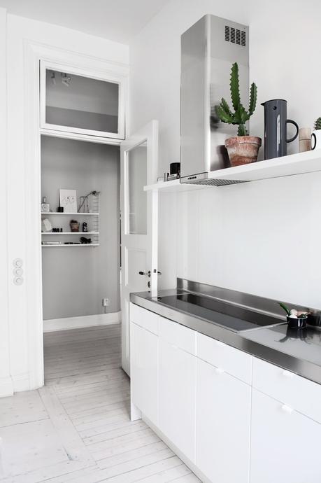 fondo armario decoración estilo nórdico escandinavo Estilo nórdico en blanco y negro decoración interiores decoración infantil blanco negro decoración habitaciones infantiles decoración en blanco blog decoración nórdica 