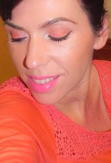 Tendencias de primavera: Tropical Sunset (look, manicura y outfit)