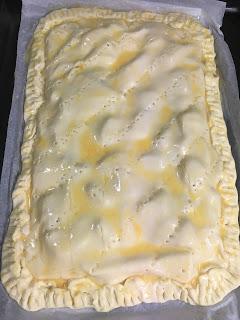 Hojaldre De Lacón Con Queso Tierno Y Piña