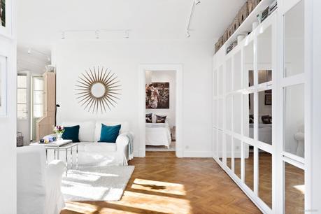 minipisos interiores pequeños estilo nórdico escandinavo espejos en el salon distribución pisos pequeños decoración pisos pequeños decoración interiores decoración espejos blog decoración nórdica ampliar espacio decoracion 