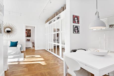 minipisos interiores pequeños estilo nórdico escandinavo espejos en el salon distribución pisos pequeños decoración pisos pequeños decoración interiores decoración espejos blog decoración nórdica ampliar espacio decoracion 