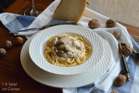 Espaguetis con Berenjena y Salsa de Nueces