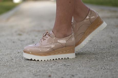 LACE SKIRT & PLATFORMS