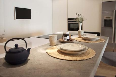 Reformas Barcelona estilo nórdico escandinavo estilo nórdico barcelona Encimera de piedra gris encimera cocina madera cocinas nórdicas modernas cocina con isla blog decoración nórdica 
