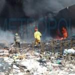 Galería: Incendio consume bodega de papel, casa y vehículos en Villa de Pozos