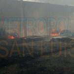 Galería: Incendio consume bodega de papel, casa y vehículos en Villa de Pozos