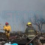 Galería: Incendio consume bodega de papel, casa y vehículos en Villa de Pozos