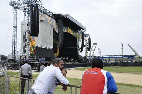 El escenario preparado en la Ciudad Deportiva para el concierto de The Rolling Stones en La Habana. Foto: Raúl Abreu/El País.
