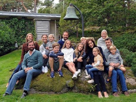 ¿QUÉ IDIOMAS HABLAN LOS ROYALS? ¿QUÉ IDIOMAS HABLAN LOS ROYALS?